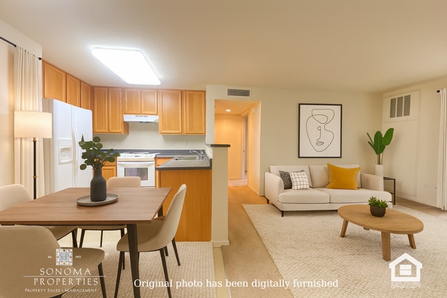 Building Photo - Must-See Charming Ground-Level 1 Bedroom Apartment