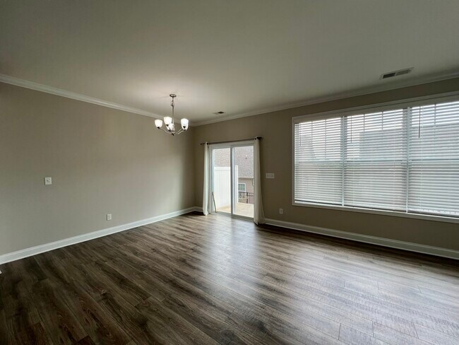 Foto del edificio - 4927 Harris Woods Blvd