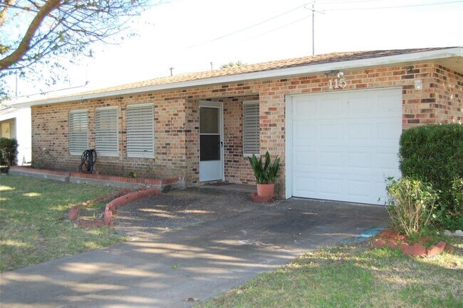 Foto del edificio - 115 Barracuda Ave
