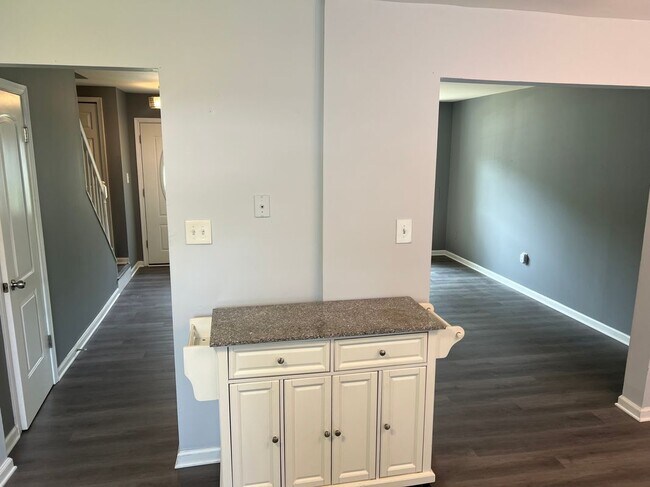 Building Photo - 2263 Prince of Wales Ct