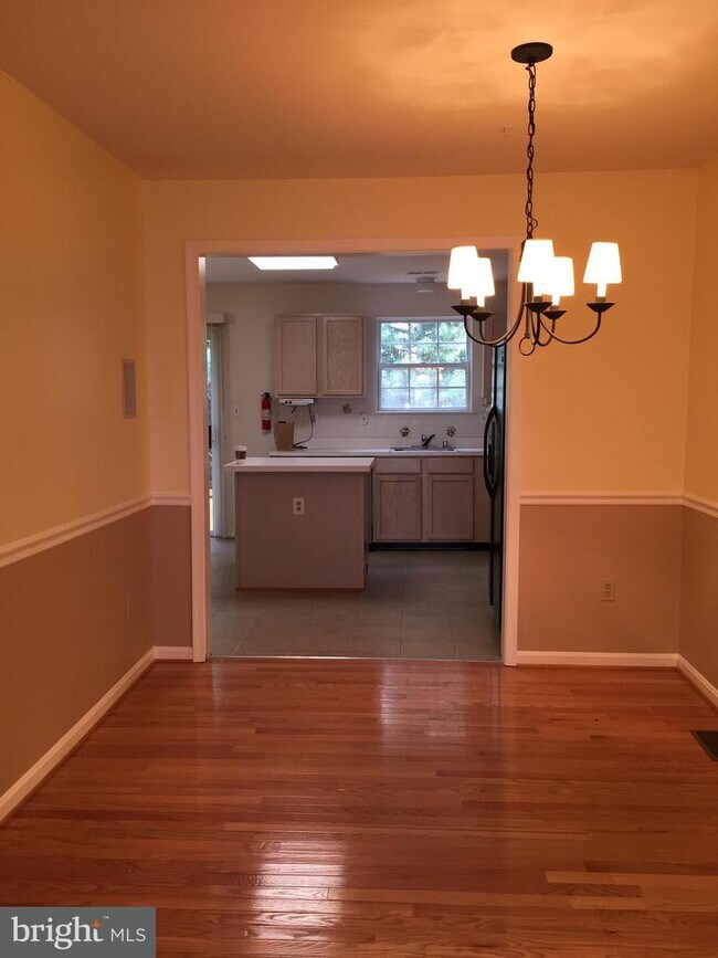 Building Photo - 8857 Goose Landing Cir