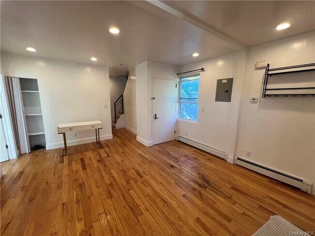 Building Photo - 441 S 8th Ave