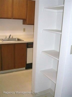 Foto del edificio - 2 br, 1 bath Apartment - 4875 SW Lombard Ave.