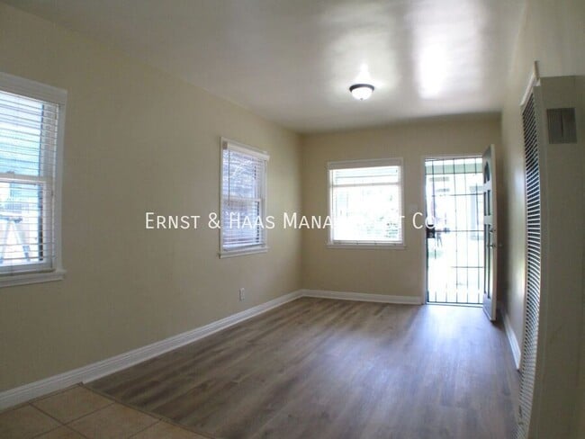 Foto del edificio - 935 E 5th St