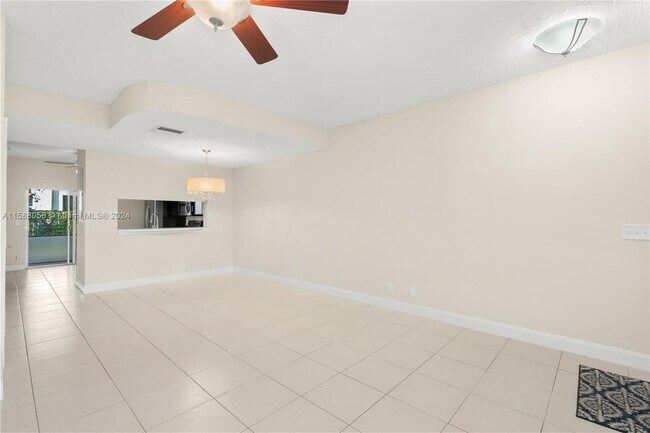 Foto del edificio - 9920 NW 57th Manor