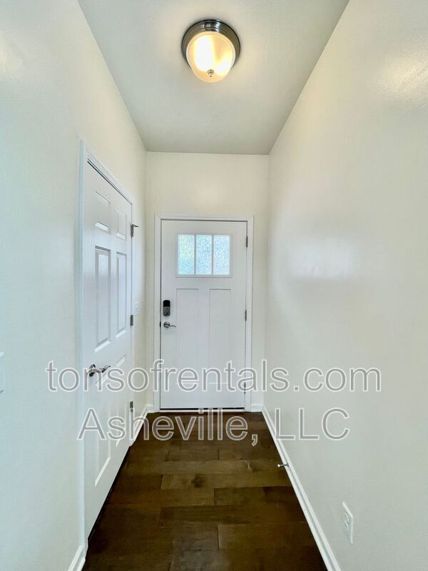 Building Photo - 351 Cardwell Ln