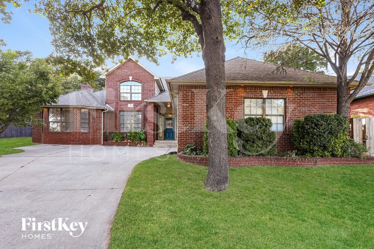 Primary Photo - 13 Berkshire Dr