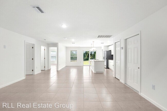 Foto del edificio - 4 br, 2 bath House - 2641 Diane Avenue SE