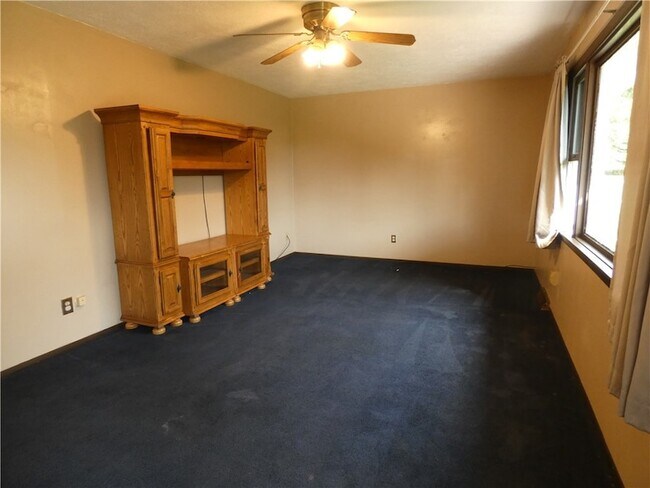 Building Photo - 574 S Erie St