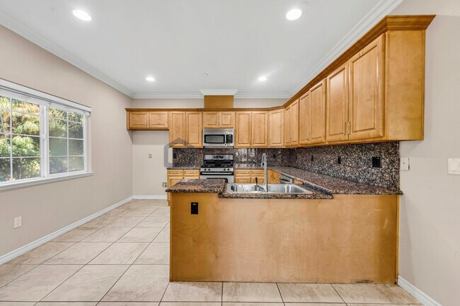 Foto del edificio - 1200 E Highland Ave