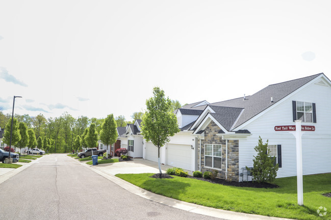 Building Photo - The Villas of Fox Hollow