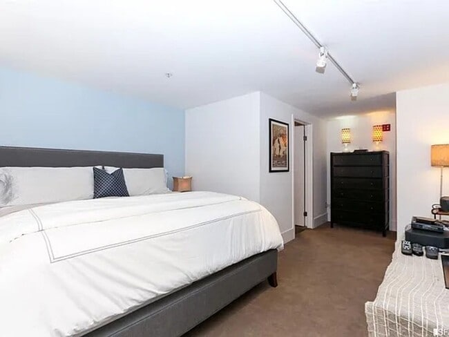 Photo - Soma 1x1.5 oversized loft with parking and laundry