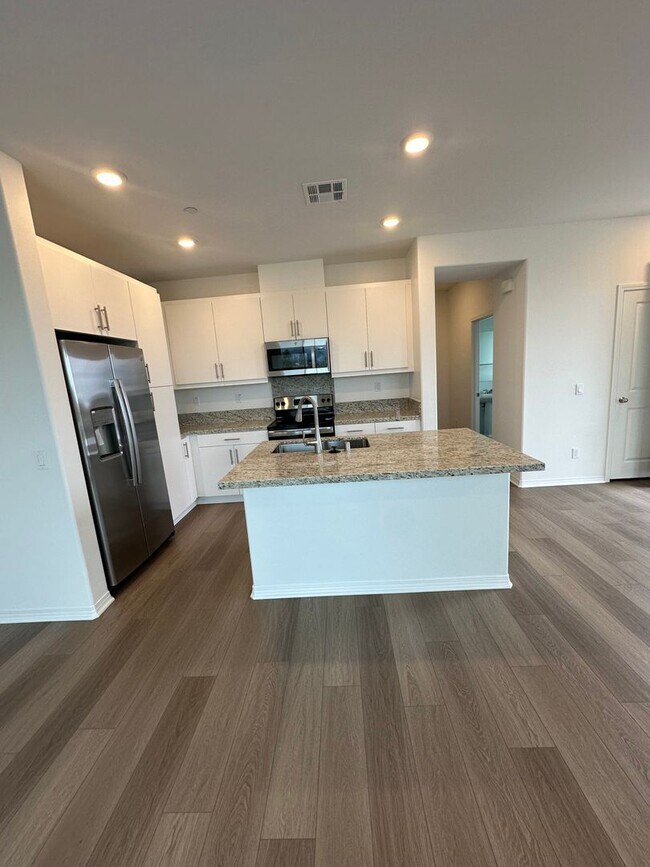 Foto del edificio - 1 Year Old Lenner 3 Bedroom + Loft Condo i...
