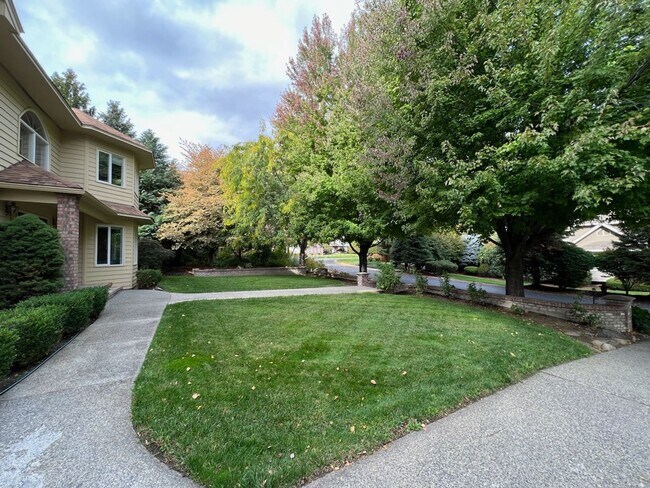 Building Photo - Beautiful family home in great location! P...