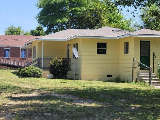 Building Photo - 1413 3rd St S