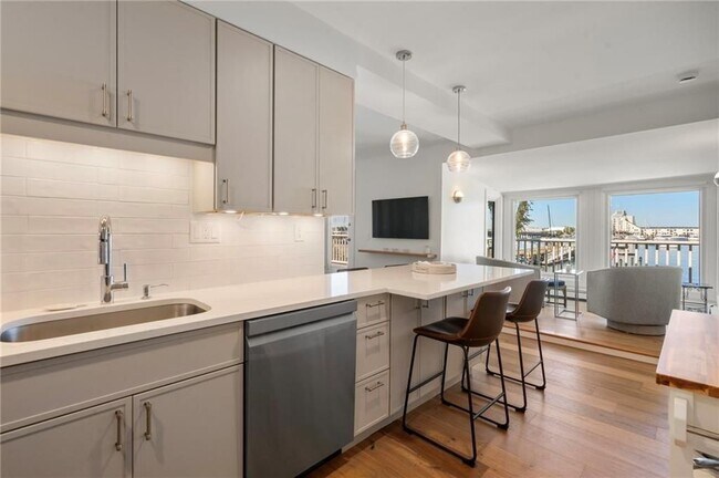 Building Photo - 58 Washington St