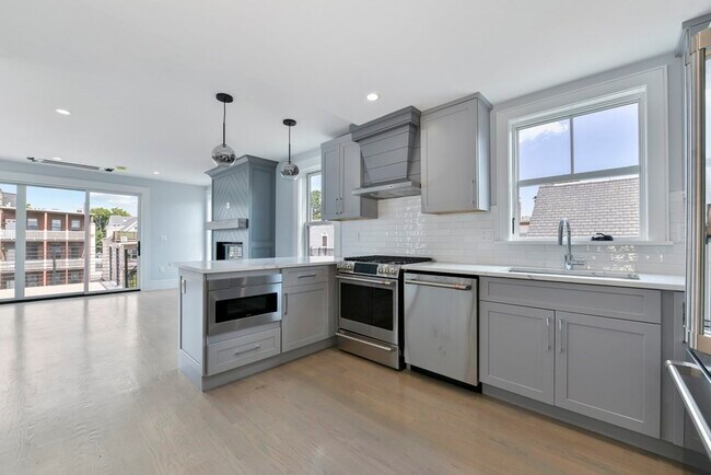 Foto del edificio - 556 E 7th St