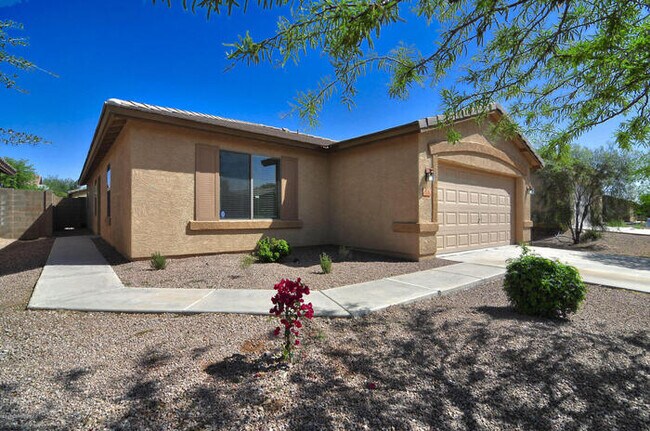 Building Photo - Great-room floor plan with 4 bedrooms PLUS...