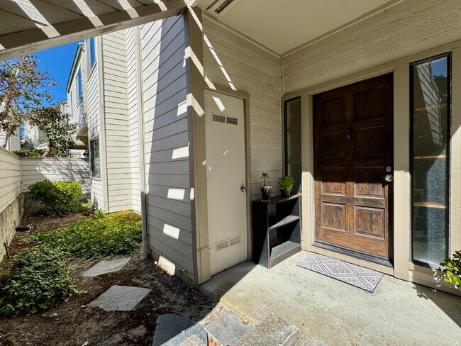 Building Photo - 59 Appian Way