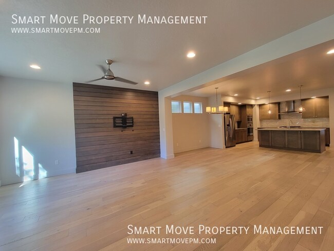 Foto del edificio - Exquisite Townhome in Harris Ranch w/Offic...