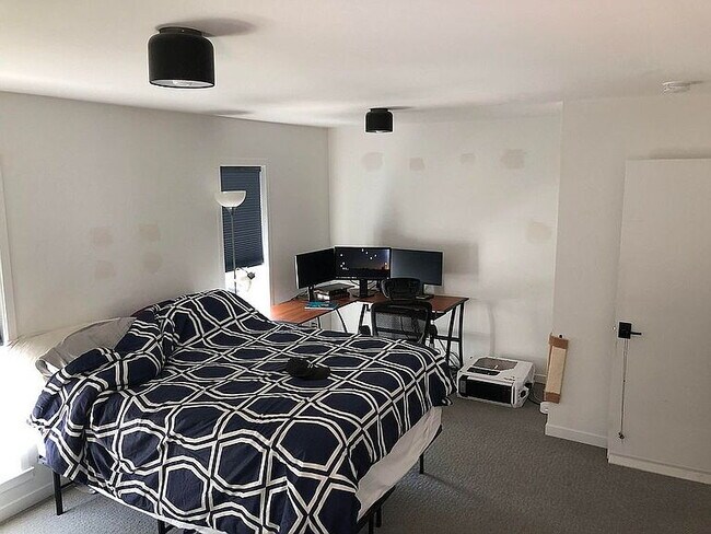 Building Photo - "Charming 2-Bed, 3-Bath Gem in Detroit's Heart with 1,380 Sq Ft of Comfort!"