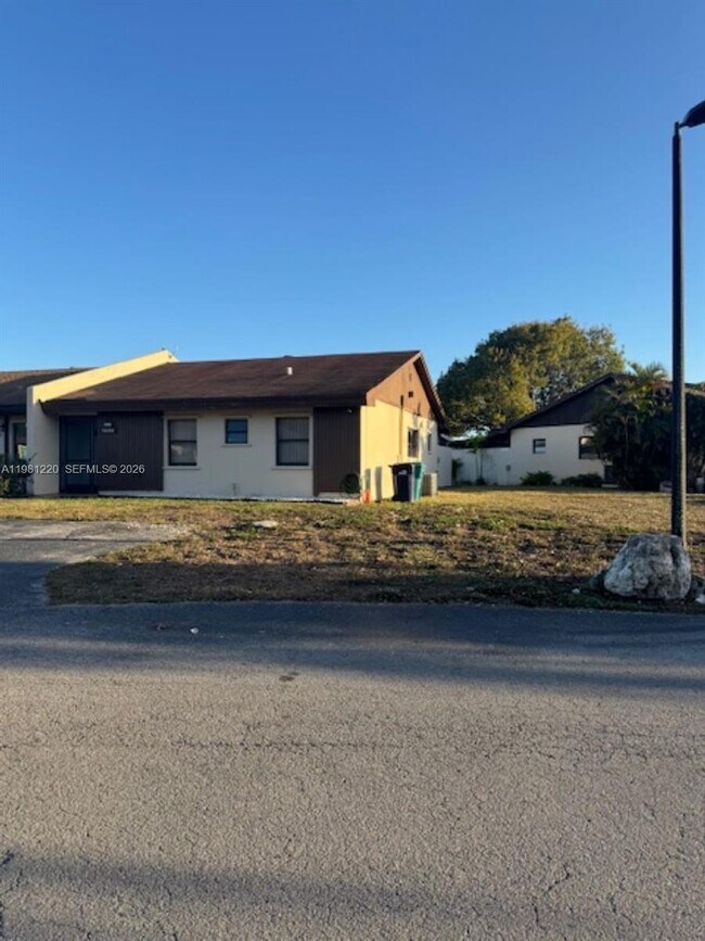 Building Photo - 4929 SW 139th Ct