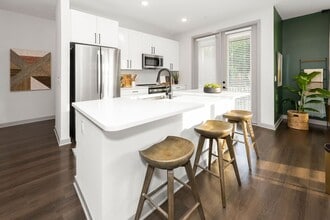 Building Photo - Axis at the Park