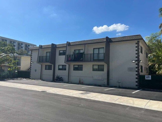 Foto del edificio - 1251 NW 4th St