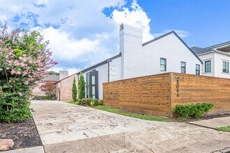 Building Photo - 2306 Potomac Dr