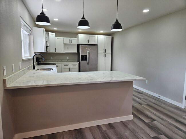 Building Photo - 2214 Claremont Ct