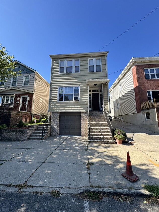 Primary Photo - 70 W 37th St