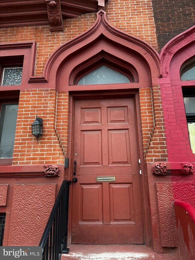 Foto del edificio - 1824 W Girard Ave