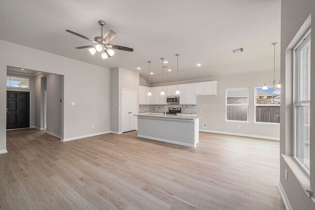 Building Photo - 12983 Skyline Dr