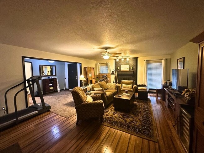Building Photo - 6913 N Spinnaker Ln