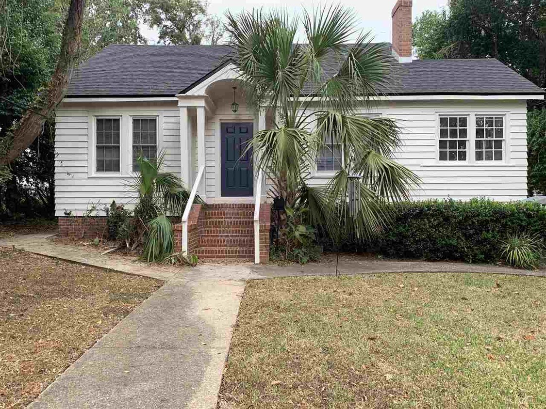 Primary Photo - 514 E College Ave
