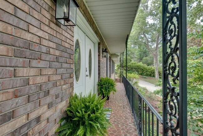 Foto del edificio - 2663 Rangewood Dr NE