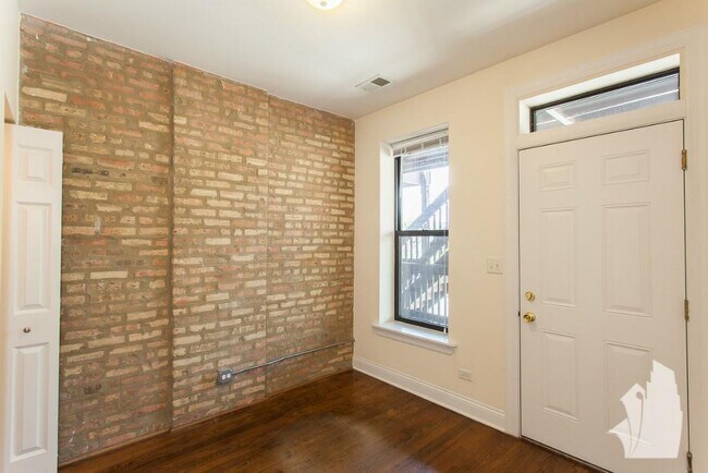 Foto del edificio - 2832 N Albany Ave