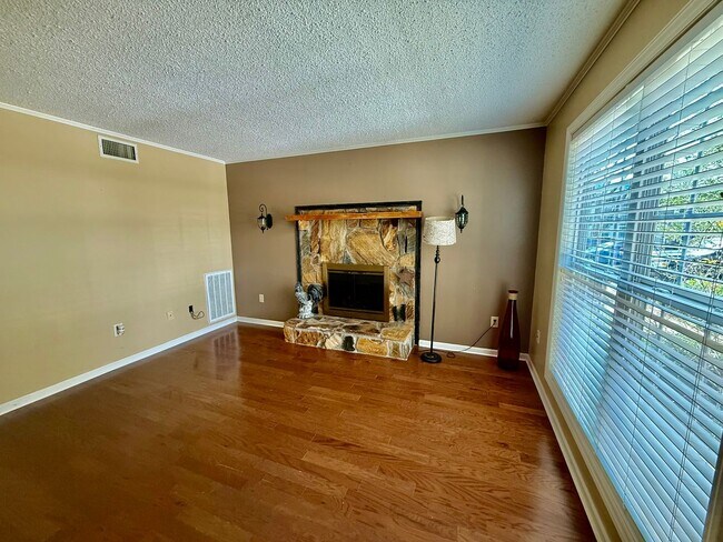 Foto del edificio - Long Term Rental - Smoke Rise Townhouse