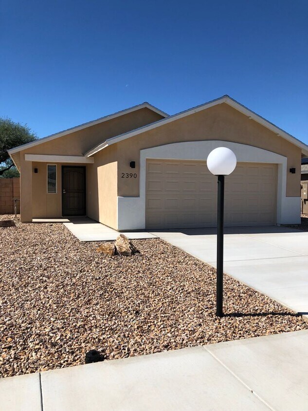 Foto principal - 2390 South Dr
