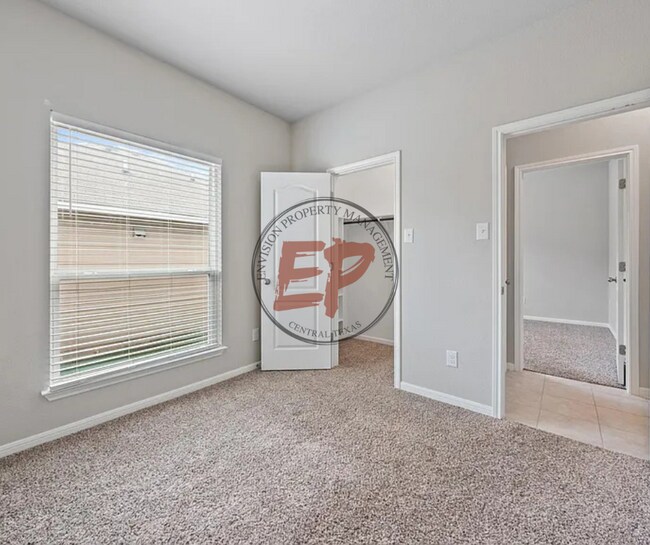 Building Photo - 2217 Petersburg Ln