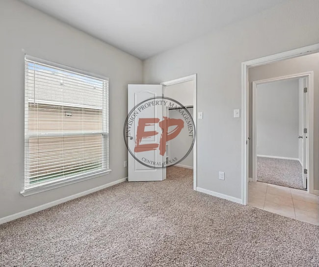 Foto del edificio - 2217 Petersburg Ln