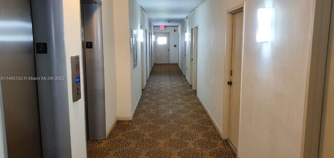 Building Photo - 9111 E Bay Harbor Dr