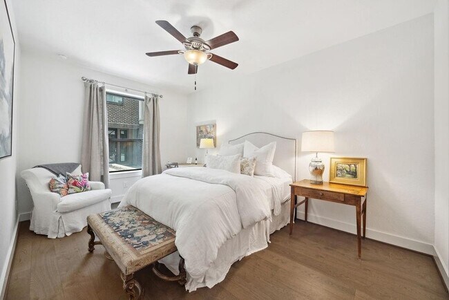 Foto del edificio - 4211 Allen St
