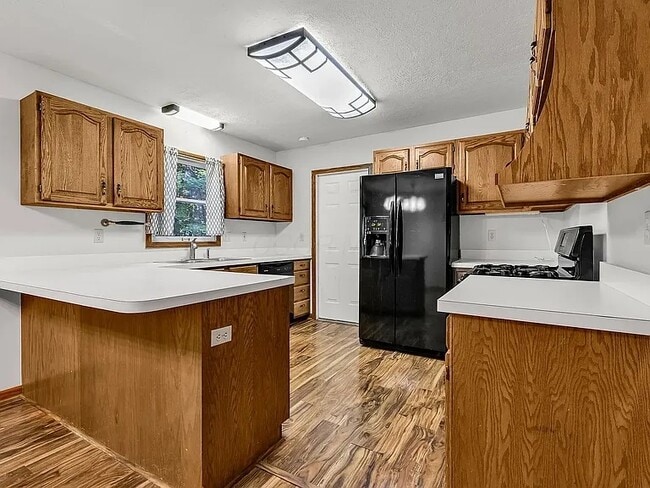 Building Photo - 428 Grand Ridge Dr