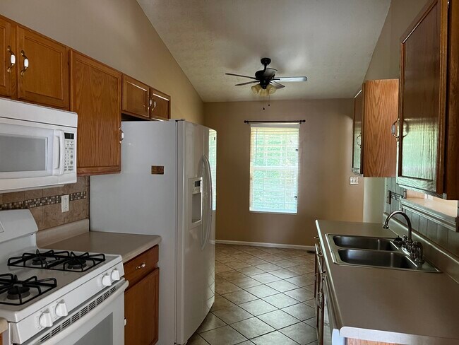 Foto del edificio - 2195 Clayton Ridge