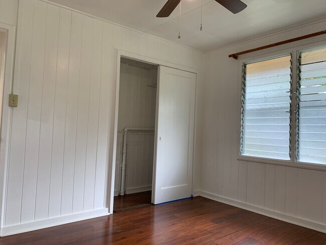 Building Photo - Discover Your Peaceful Hideaway in Honolulu!