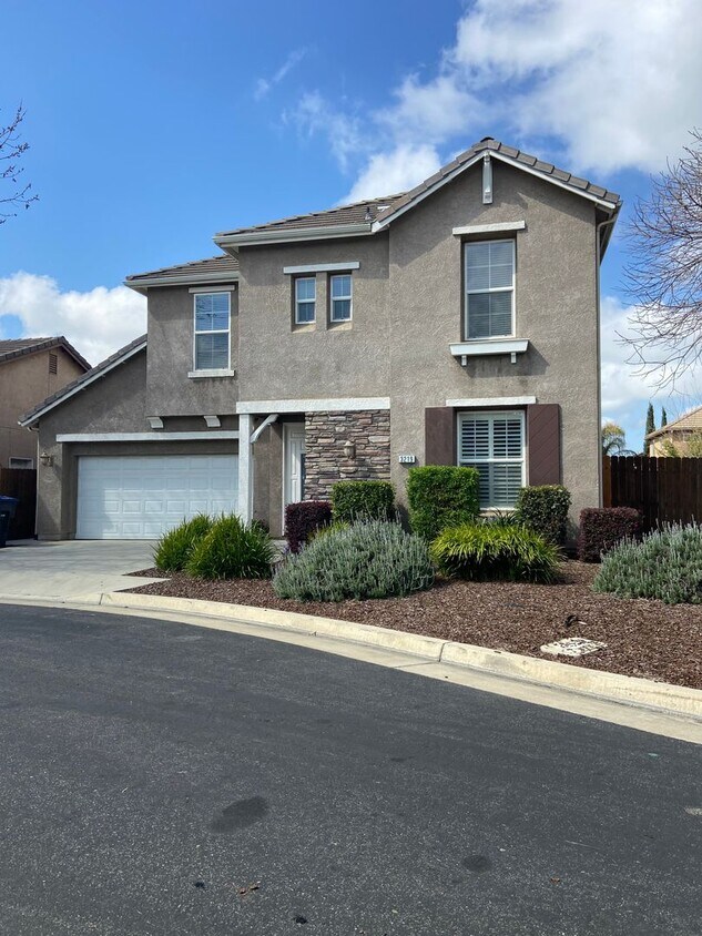 Primary Photo - Lovely home available in Avalon!