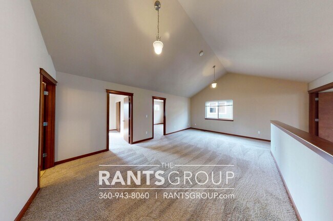 Building Photo - Spacious 3-bedroom home with bonus room