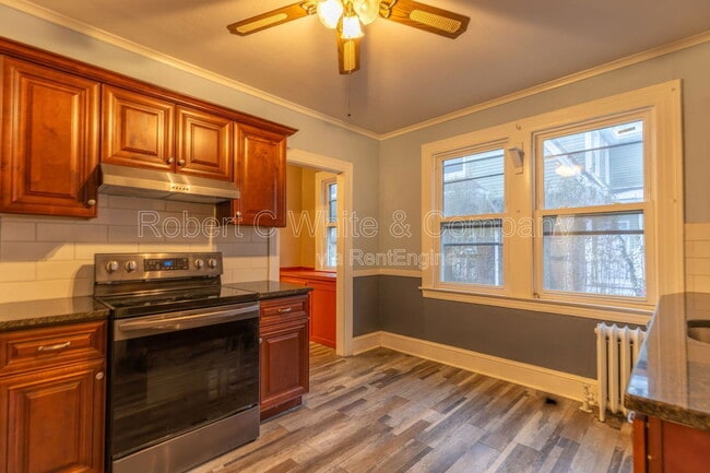 Building Photo - 35 Outlook Ave