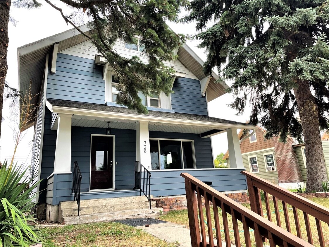 Primary Photo - 4 Bedroom Home